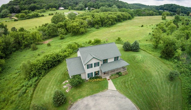 Private 2 acres, Huge Deck, Hot Tub, Fitness Room, Movie Room & Pool Table