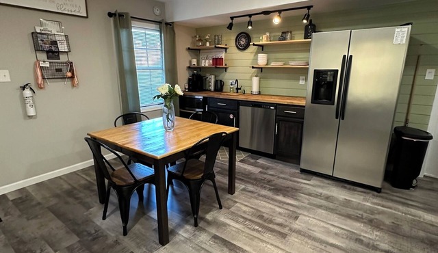 Private 2‑bed/2‑bath Basement Suite near Downtown & Smokies