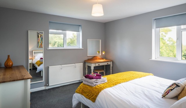 Private 2 Bed Country Cottage - Parking & 1/2 Acre Garden