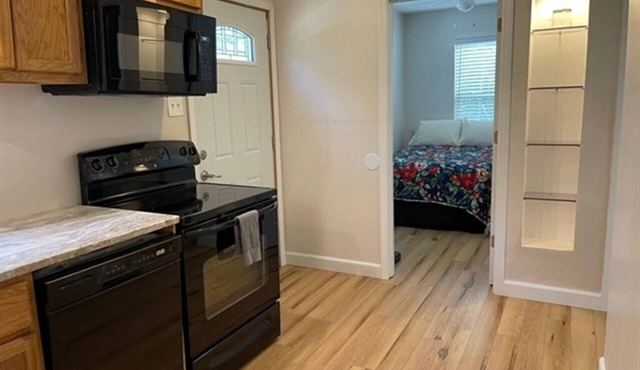 Private 2 bed Home - 5 min from I-55-nature views