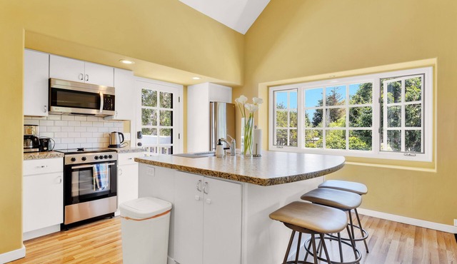 Private 2 Bedroom/1 Bath Apartment - Secluded 2 acre Estate/Orchard