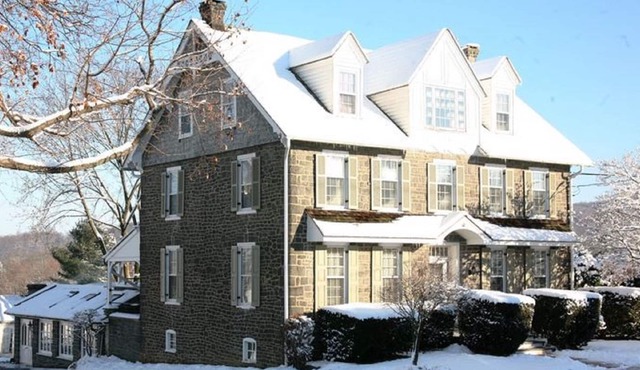 Private 2 bedroom, 1 bathroom suite in 19th Century House