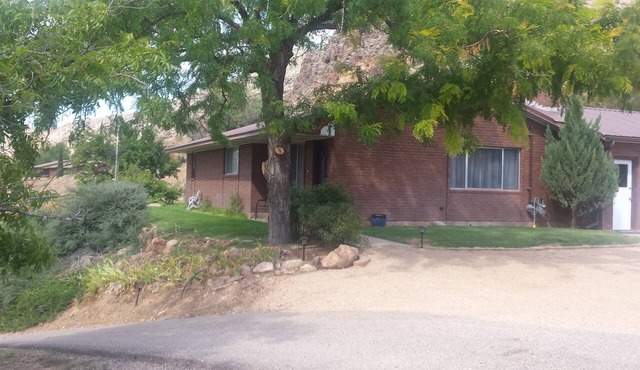 Private 2 Bedroom/2 Bath Home, close to Zion National Park