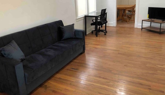Private 2 bedroom and 1 bathroom house in a quiet area and convenient to NYC bus/train