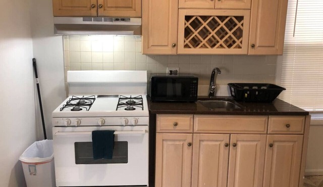 Private 2-bedroom apartment with direct bus to NYC Manhattan only a 5-minute walk away