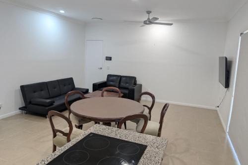 Private 2-Bedroom Flat in Oxenford - Quiet, Comfortable & Close to Theme Parks