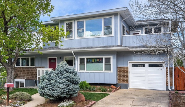 Private 2-Bedroom Garden Level Suite in Boulder Home, Great Views & Trail Access
