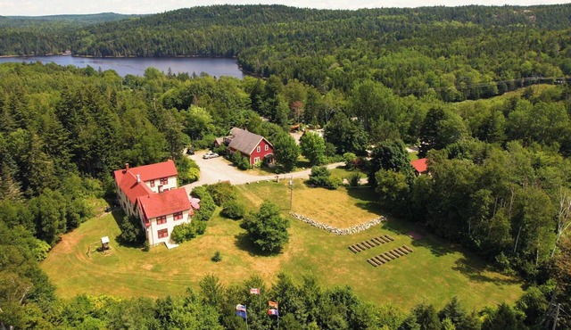 Private 2 Bedroom Home with Fireplace & Fenced Yard