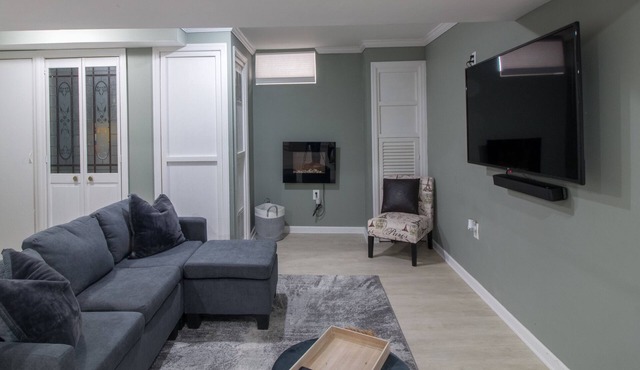 Private 2-bedroom unit mins from Airport & NYC