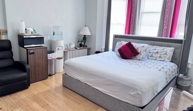 Private 2 bedrooms, new shower bathroom, massage Seat, parking