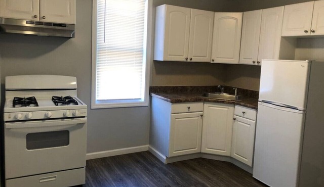 Private 2-bedroom with free parking and direct bus to NYC Manhattan only 2 blocks away