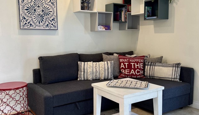 Private 2 BR/1BA Family and Pet Friendly Home