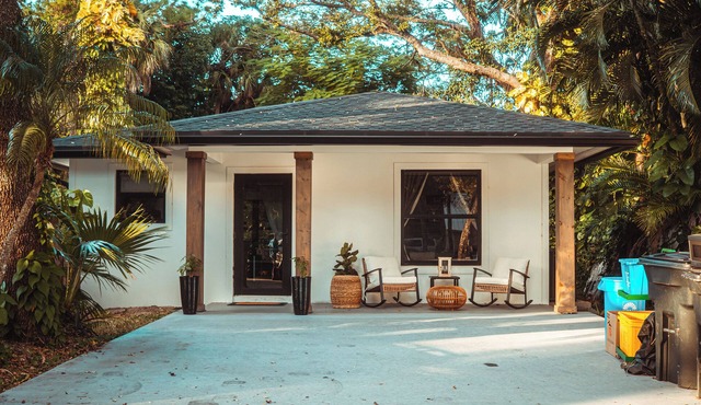 Private 2-br guest house under an oak canopy, ideal spot in Palm Beach Gardens