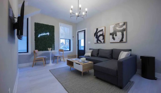 Private 2 Level Apartment with Hot Tub in Tremont