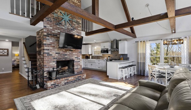 Private 2+park like acres, 15 min to downtown, pond, fishing, game room