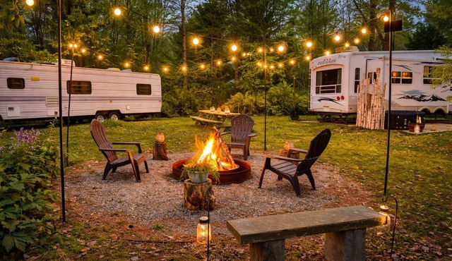 Private 2 RV Glamping Retreat w/Hot Tubs
