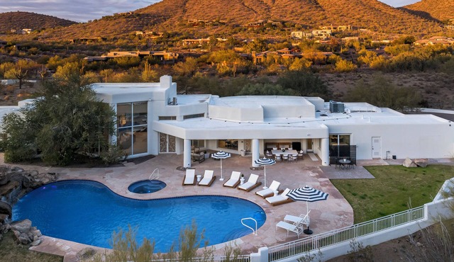 Private 20 acre retreat in N Scottsdale close to best events, golf & shopping