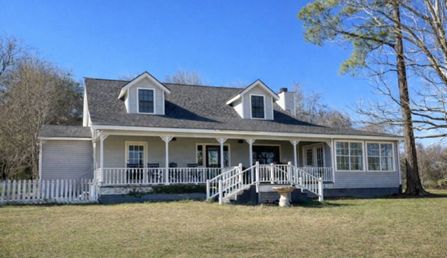 Private 27-Acre Ranch Sleeps 17 Game Room & Fire Pit Near Round Top