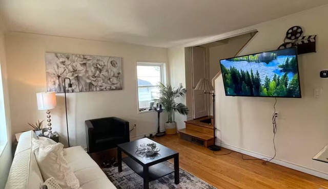 Private 2b/1b house with fenced backyard