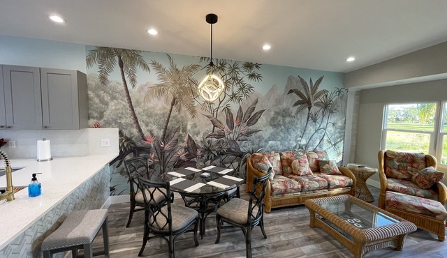 Private 2bd/2bth Guest house overlooking 3 acres