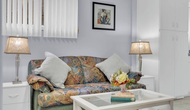 Private 2BR Suite Near Ambassador Bridge