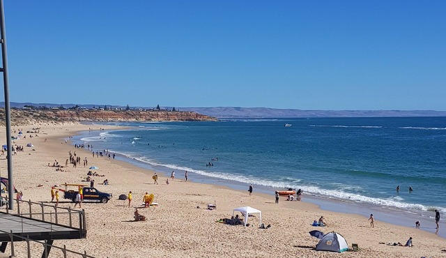 Private 2BR unit 4 beds free wifi & netflix & parks wine/beach