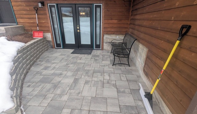 Private 2BR1 BA Guest Suite with Patio, Laundry, Parking