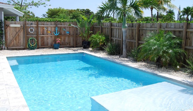 Private 3/2 home, heated salt water pool, under 3 miles to beach