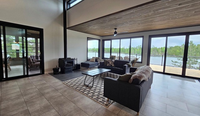 Private 3.5 Acre King Island on Lake of the Woods