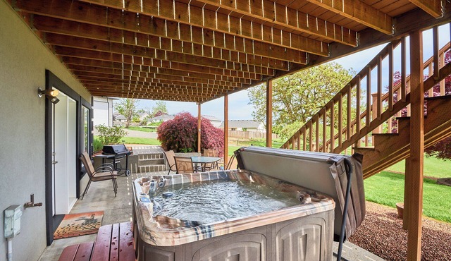 Private 3 BDR Guest-Suite in the Heart of Wine Country with HOT TUB