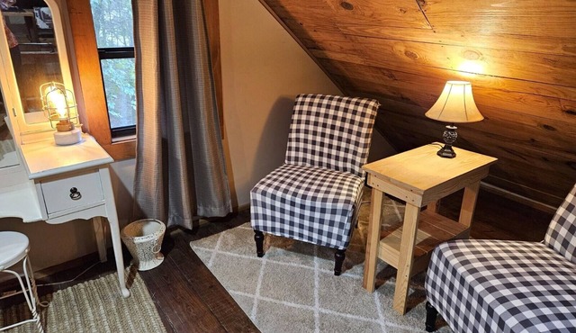 Private 3-bed open cabin in peaceful Everton with WiFi, AC