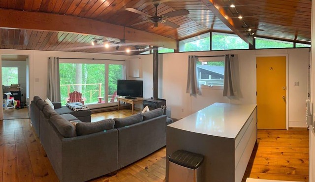 Private 3 bedroom, 1 bath cottage in Woodland Beach