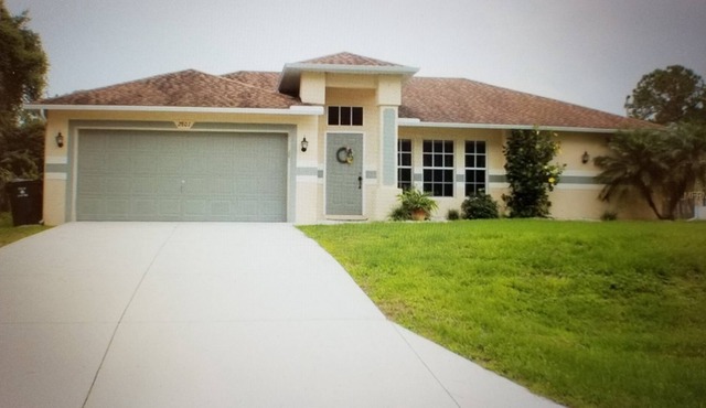 Private 3 Bedroom House with Inground Pool