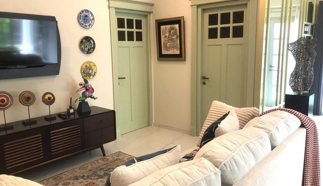 Private 3 Bedroom House with Full Kitchen and Living Room