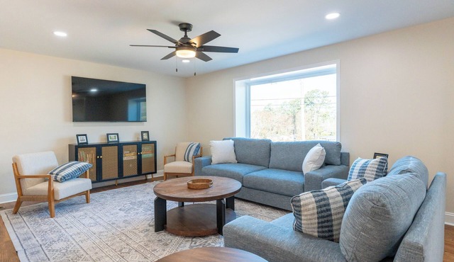 Private 3-bedroom house with fenced in backyard near everything in Augusta.