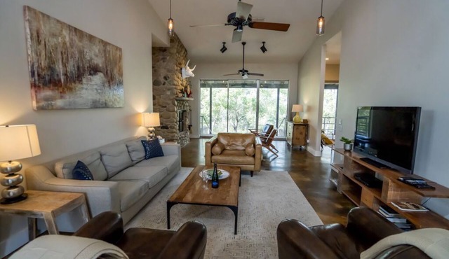Private 3 bedroom house with a backyard & hot tub