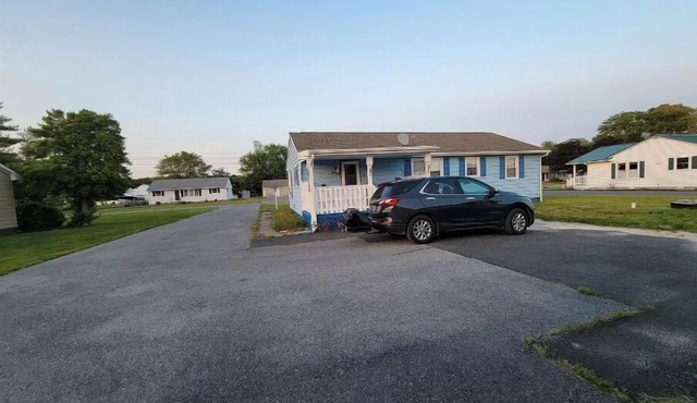 Private 3-bedroom ranch, 10 miles from Bethany Beach, on a dead-end street.