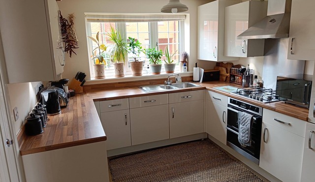 Private 3 bedroom townhouse only 15 min walking from Bicester Village