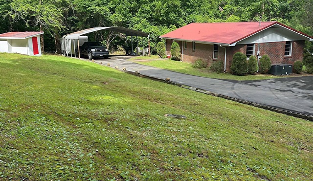 Private 3-bedroom house close to Gunterville State Park and boat ramps