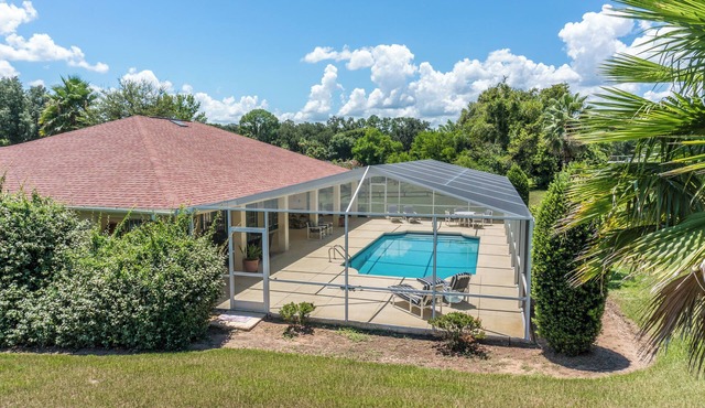 Private 3-bedroom Villa in Inverness with Pool