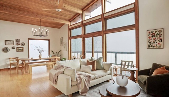 Private 30-Acre Mountain Top Retreat · Panoramic Views & Trails