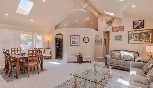 Private 3B/3b Home, AC, Sharc, Hot Tub, Dogs Welcome