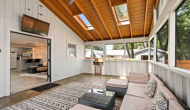 Private 3BDR, Spacious 1LVL Home, Mins to Airport