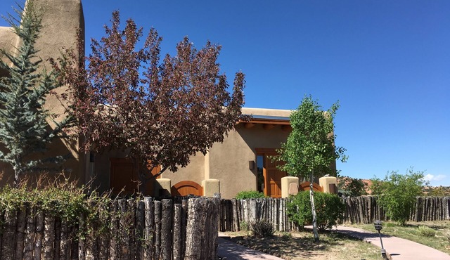 Private, 3BR Bishop's Lodge Villa, Minutes from Plaza, Stunning 360 Degree Views