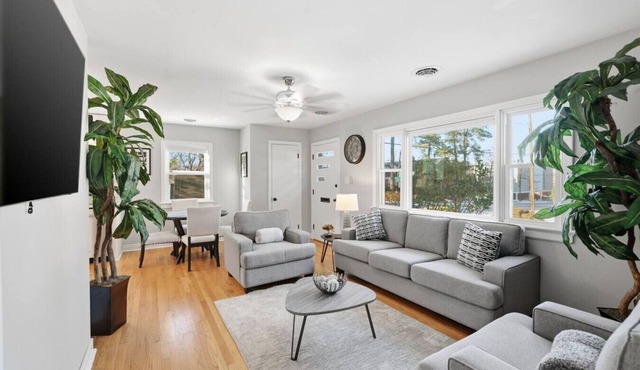 Private, 3BR House w Fence Near Scott’s Addition!
