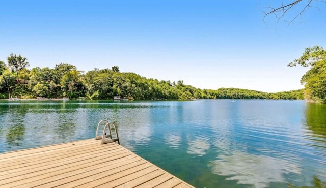 Private 3BR Lakefront | Firepit + Kayaks | Near WI Dells