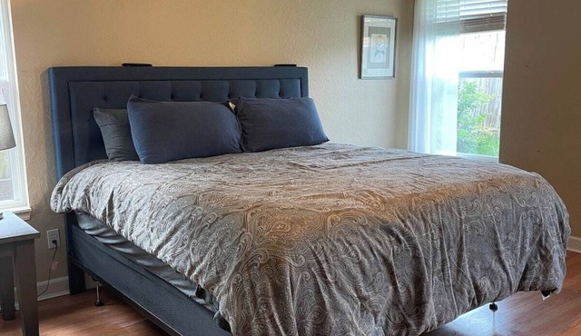 Private 3BR Moore Home w/Garage Near OKC & Norman