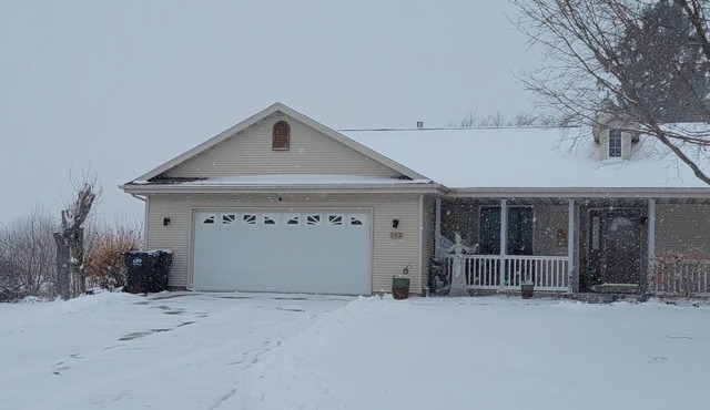 Private 3br, with SwimSpa, Gym, by Hwy 43, 67 & 50-Alpine Valley, Ice Age Trail-