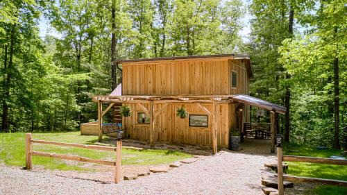 Private 4 acre waterfront cabin with Hot Tub