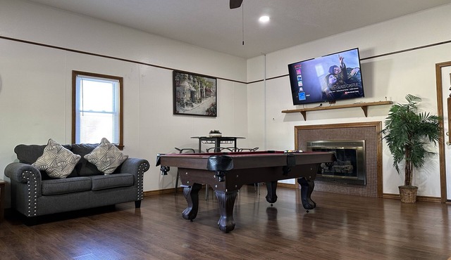 Private 4 BDRM -3 BTHS House, 5 Miles from Downtown # 5❤️